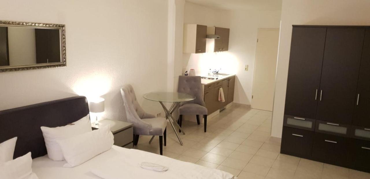 Hotel Zur Alten Stadtkellerei Leipzig Eksteriør bilde A studio apartment in London