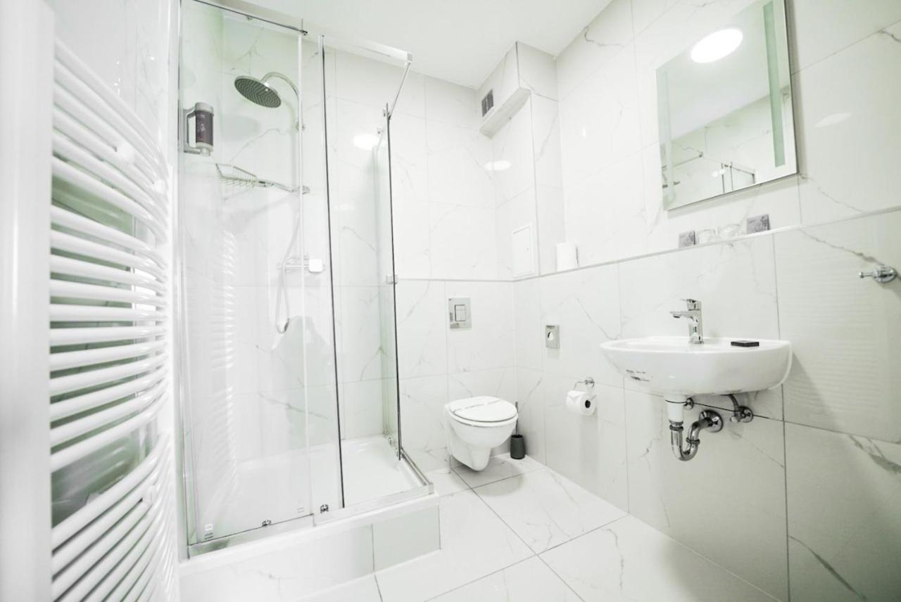 Hotel Zur Alten Stadtkellerei Leipzig Eksteriør bilde A modern bathroom
