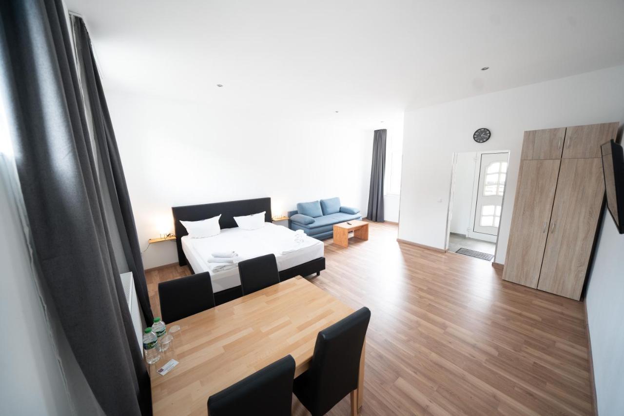 Hotel Zur Alten Stadtkellerei Leipzig Eksteriør bilde A typical studio apartment