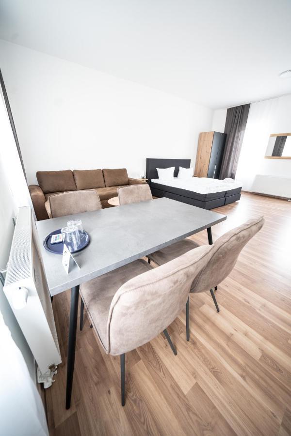 Hotel Zur Alten Stadtkellerei Leipzig Eksteriør bilde A typical serviced apartment in Berlin, Germany