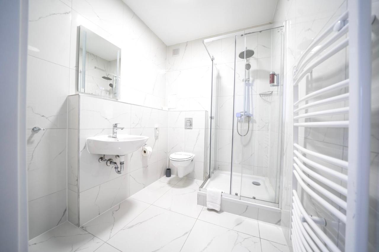Hotel Zur Alten Stadtkellerei Leipzig Eksteriør bilde A shower room