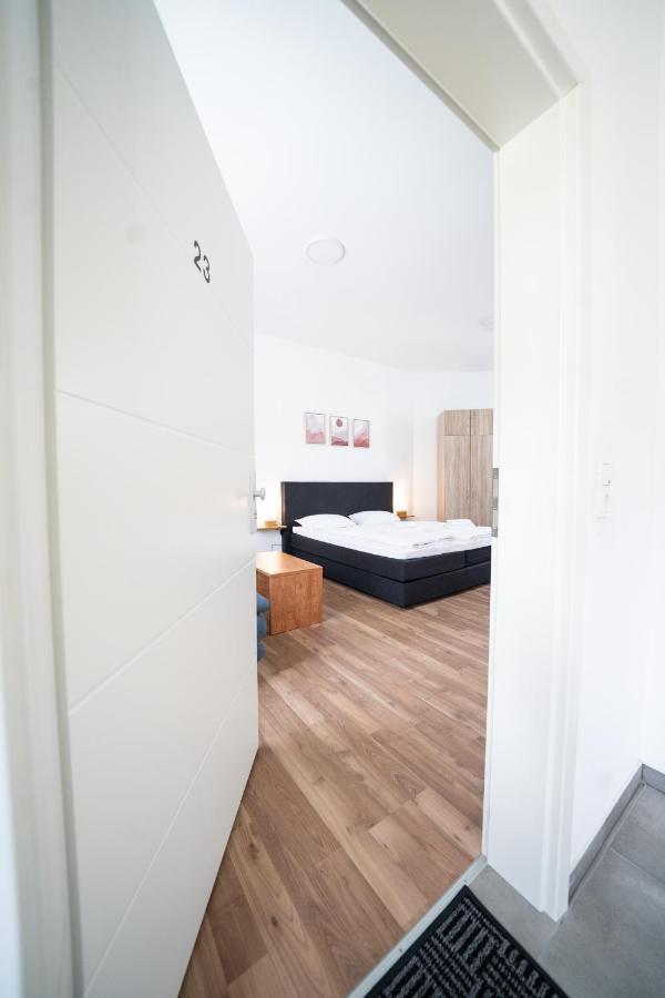 Hotel Zur Alten Stadtkellerei Leipzig Eksteriør bilde A bedroom in a serviced apartment